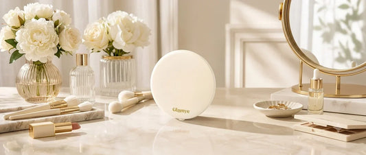 Why Every Girl Needs a Compact LED Mirror in Her Bag